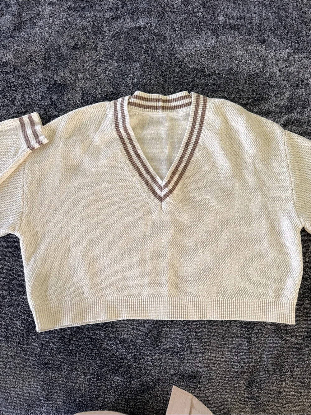 ALO Tennis Club Sweater Knit V-Neck Pullover Top, Ivory/Gravel, size S